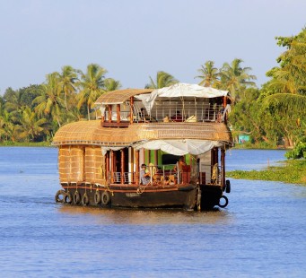 26 febbraio - PERIYAR/CROCIERA IN KETTUVALLAM - Foto 1/2